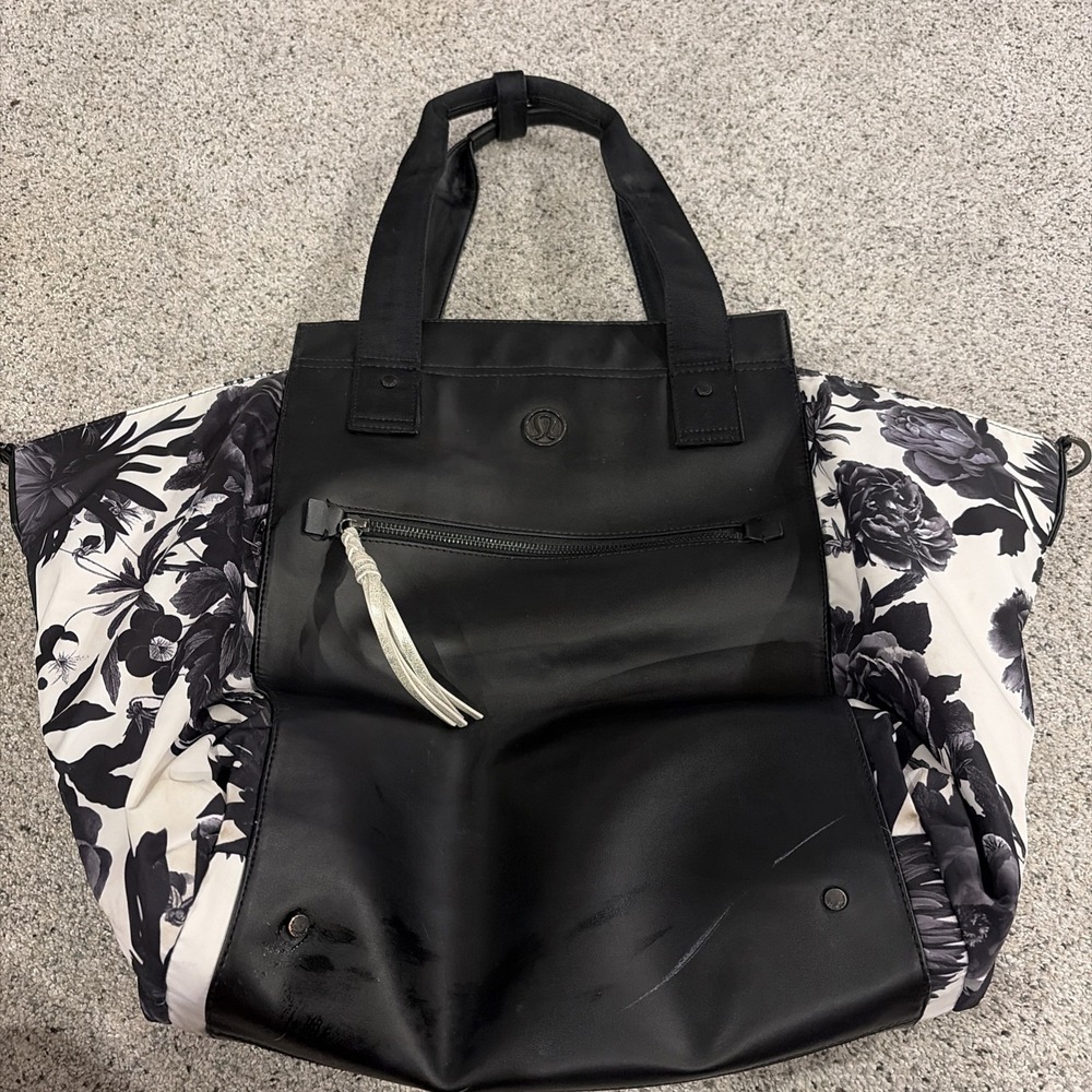 Lululemon Rare Tote Gym Bag Floral Print Coated Canvas Zipper No Shoulder Strap